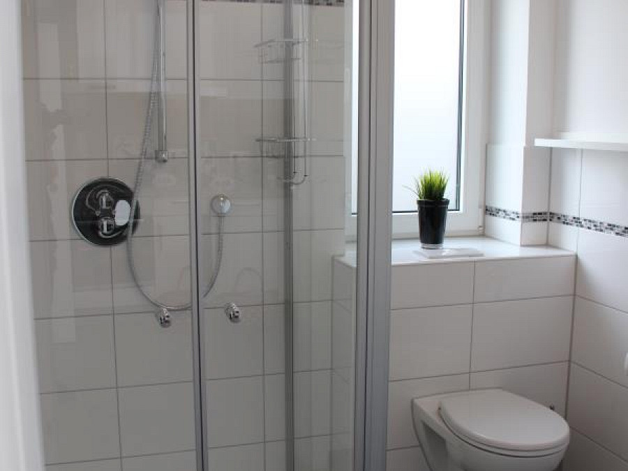 Bad unten Dusche